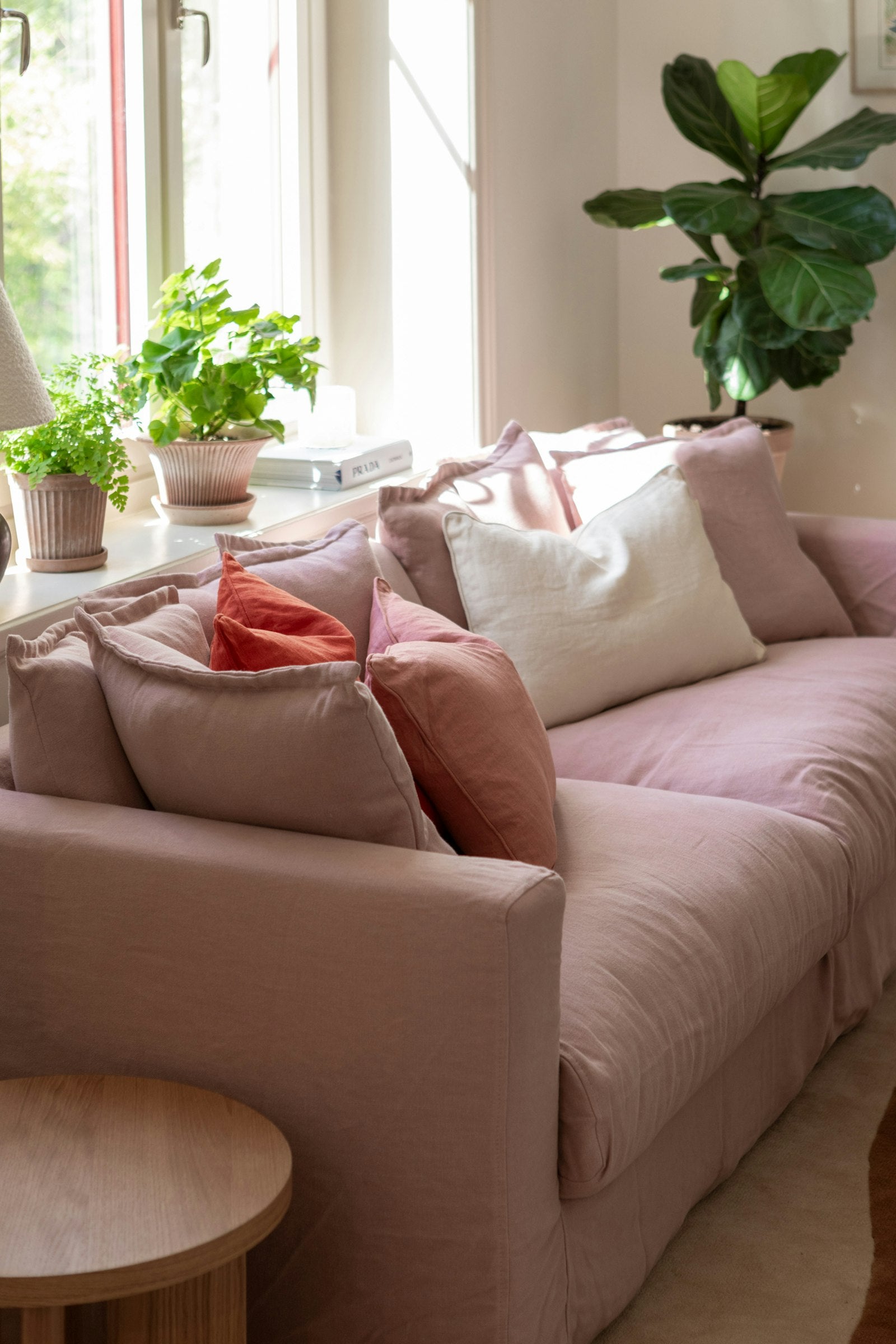 Nyra Sofa