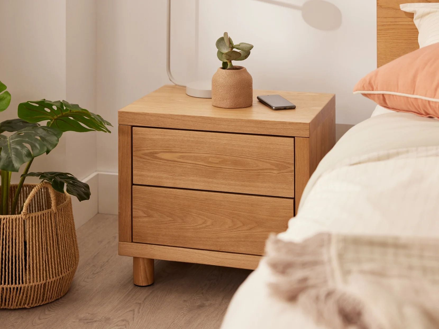 Solis Bedside