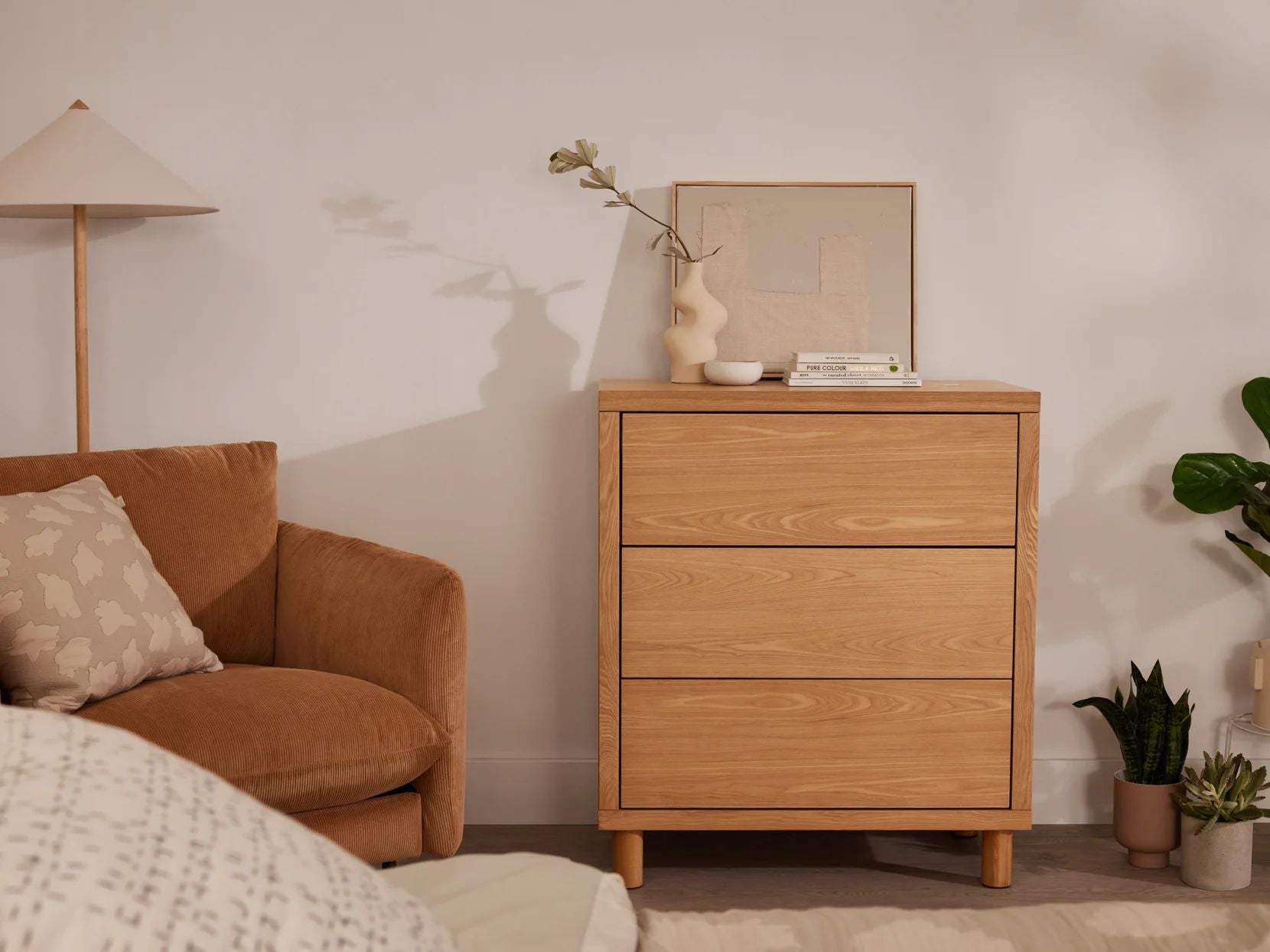 Solis Dresser